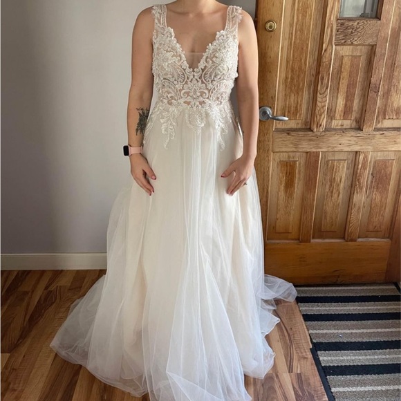 NEW Lucent Bridal gown. Bridal size 8 - Picture 1 of 6